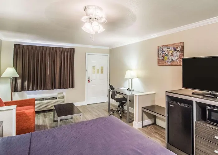 Econo Lodge Inn & Suites Corpus Christi